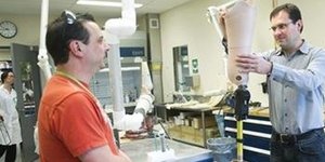 «Φτηνό» προσθετικό πόδι έρχεται να δώσει ελπίδα σε πολλούς ανθρώπους