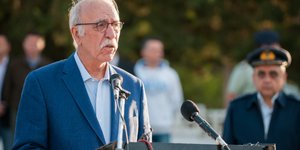 Ο κ. Βίτσας επέμεινε ότι ο λογαριασμός είναι 1