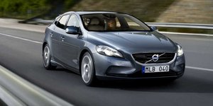 Νέο Volvo V40 T2: Καινούργια βασική και πιο προσιτή έκδοση