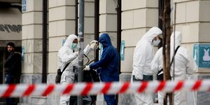 Χάος από τη βόμβα στην ΤτΕ -Ανυπολόγιστες ζημιές σε κτίρια και καταστήματα [εικό