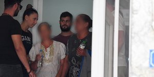 Οι δύο Βουλγάρες που βανδάλιζαν εκθέματα/ Φωτογραφία: INTIME NEWS- ΒΑΡΑΚΛΑΣ ΜΙΧΑΛΗΣ
