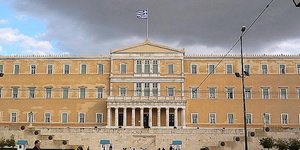 Πολλοί οι «αφηρημένοι» βουλευτές στη λίστα Βενιζέλου με τα εμβάσματα