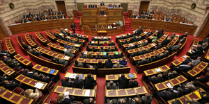 Νέο χτύπημα από το γραφείο προϋπολογισμού της Βουλής: Χωρίς κούρεμα το χρέος δεν