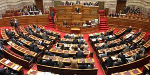 Τουλάχιστον 40 βουλευτές έχουν βγάλει χρήματα στο εξωτερικό