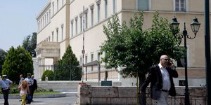 Στο τμήμα οδηγήθηκε υπάλληλος της Βουλής