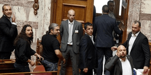 Το σχέδιο της Βουλής για να βάλει φρένο στις προκλήσεις της Χρυσής Αυγής στα έδρ