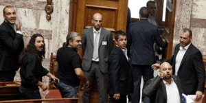 Βουλή: Στο νομοσχέδιο του ΥΠΕΚΑ η τροπολογία για αναστολή χρηματοδότησης της ΧΑ