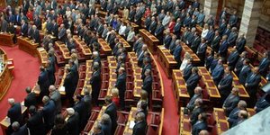 To παιχνίδι του «κρυμμένου» εκατομμυριούχου παίζουν στη Βουλή