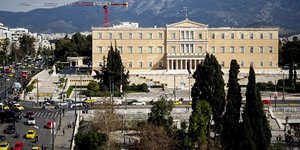 Το κτίριο της Βουλής από μακριά/Φωτογραφία: Eurokinissi