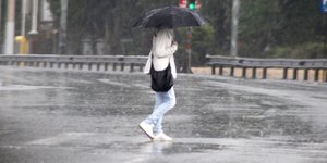 Συνεχίζεται ο... κακός μας ο καρός - Βροχές και καταιγίδες «σαρώνουν» όλη τη χώρ