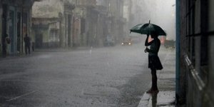Με νεφώσεις και βροχές συνεχίζεται η κακοκαιρία την Τρίτη