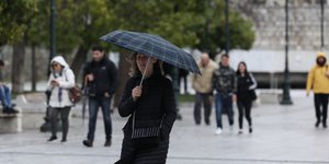 βροχή στο κέντρο της Αθήνας/Φωτογραφία: IntimeNews