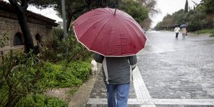 Συνεχίζονται οι βροχές την Τρίτη (Φωτογραφία: EUROKINISSI/ΓΙΑΝΝΗΣ ΠΑΝΑΓΟΠΟΥΛΟΣ)