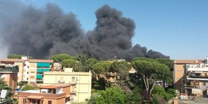 Υπό έλεγχο η μεγάλη πυρκαγιά στη Ρώμη 01