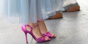 Γυναίκα ποζάρει στο φακό/Shutterstock