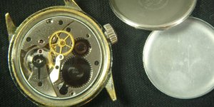 Το ρολόι χειρός έγινε 100 ετών: Πως από αξεσουάρ της υψηλής κοινωνίας έγινε όπλο