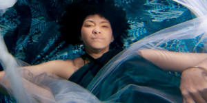 Νίκησαν τον καρκίνο και πλέουν σε πελάγη ευτυχίας: Μία εντυπωσιακή υποβρύχια φωτ