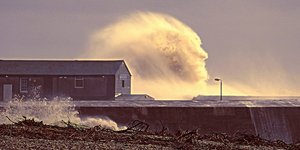 Μια εκπληκτική φωτογραφία γεμάτη παρερμηνείες: Το πρόσωπο που εμφανίστηκε σε κύμ