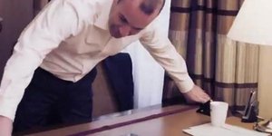 Ο Μάνφρεντ Βέμπερ μέτρησε και έκοψε τη γραβάτα του
