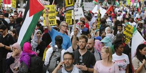 Χιλιάδες σημαίες της Παλαιστίνης έξω από το Λευκό Οίκο -Διαμαρτυρία για το μακελ