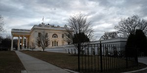 Συνέλαβαν άνδρα με όπλο έξω από τον Λευκό Οίκο (Φωτογραφία: AP/ Alex Brandon)