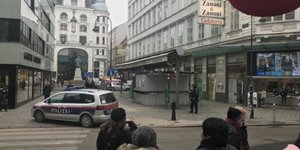 H αστυνομία έχει αποκλείσει την περιοχή γύρω από φημισμένο ρεστοράν της αυστριακής πρωτεύουσας (Φωτογραφία: heute.at)