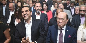 Ο Γουίλμπουρ Ρος με τον Αλέξη Τσίπρα/Φωτογραφία: AP