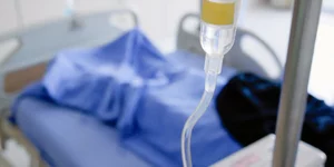 Ορό με χυμούς φρούτων έβαλε στον εαυτό της μια 51χρονη Κινέζα. Φωτογραφία: Shutterstock