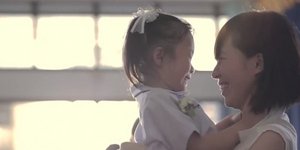 Η πιο όμορφη γυναίκα είναι η μαμά μου -Ενα συγκλονιστικό βίντεο για την ανύπαντρ