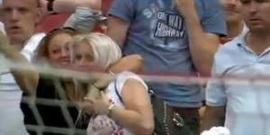 Γυναίκες οπαδοί πανηγύρισαν ανύπαρκτο γκολ [βίντεο]