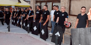 «Τραμπούκοι νεοναζιστές της Χρυσής Αυγής επιτέθηκαν σε μέλη της ΚΝΕ» καταγγέλει 