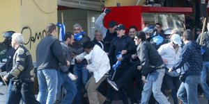 Μηνυτήρια αναφορά για να μπουν νέα στοιχεία στο φάκελο της ΧΑ από τις επιθέσεις
