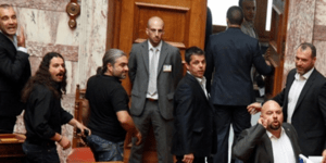 Η Χρυσή Αυγή ακυρώνει τη συνεδρίαση της Κοινοβουλευτικής Ομάδας εξαιτίας μίας...
