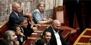 Την άρση ασυλίας των βουλευτών της ΧA Μπαρμπαρούση