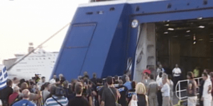 Χρυσαυγίτες εισέβαλαν στο πλοίο για να λιντσάρουν τον Πακιστανό της Πάρου