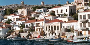 Χαμός και μηνύσεις στη Χάλκη από βιβλίο που μιλάει για όργια σε μοναστήρι αναφέρ