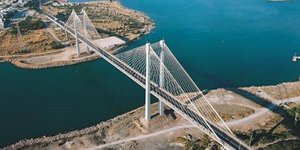Επιχείρησαν να κλέψουν κάγκελα από τη γέφυρα της Χαλκίδας