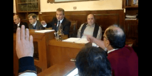 Χαμός στο δημοτικό συμβούλιο Ξάνθης-Μοιράζετε τις θέσεις και τα λεφτά λέει η αντ