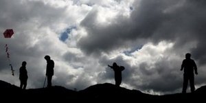 Με βροχές το πέταγμα του χαρταετού