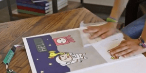 Ενέργεια από χαρτί παράγει η Disney: Τρίψτε τη σελίδα και φορτίστε το laptop [βί