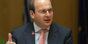 Χατζηδάκης για ωράριο καταστημάτων: Δεν θα μας κρατήσουν κάποιοι στο παρελθόν