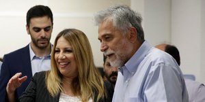 Ο Δημήτρης Χατζησωκράτης (δεξιά) και η Φώφη Γεννηματά -Φωτογραφία αρχείου: EUROKINISSI/ΣΤΕΛΙΟΣ ΜΙΣΙΝΑΣ