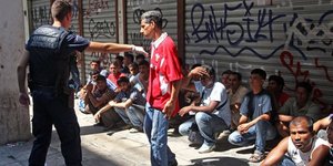 Δέκα νέα κέντρα κράτησης παράνομων μεταναστών