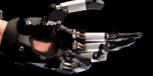 Το νέο βιονικό χέρι έχει διπλάσια δύναμη και ακόμα καλύτερη κίνηση [βίντεο]