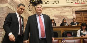 Ο Σωκράτης Ξυνίδης... ανατινάζει το ΠΑΣΟΚ με ένα κείμενο 360 λέξεων