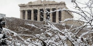 Χιονίζει από το πρωί σε όλη τη χώρα-Υποχωρεί από αύριο ο χιονιάς και έρχεται παγ