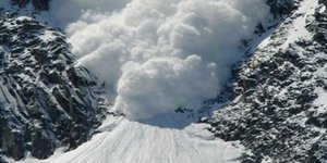 Απίστευτο βίντεο - Η δημιουργία και το σαρωτικό πέρασμα μιας χιονοστιβάδας