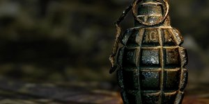 Εκρηξη χειροβομβίδας στην Αγία Βαρβάρα – Σε απόσταση αναπνοής από το αστυνομικό 