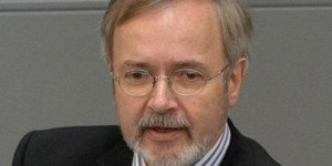 Χόγιερ: Η Ελλάδα θα χρειαστεί δεκαετίες για να ανακάμψει