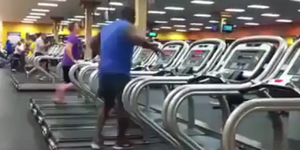 Απίστευτος χορευτής τα «σπάει» στο διάδρομο του γυμναστηρίου [εικόνες]